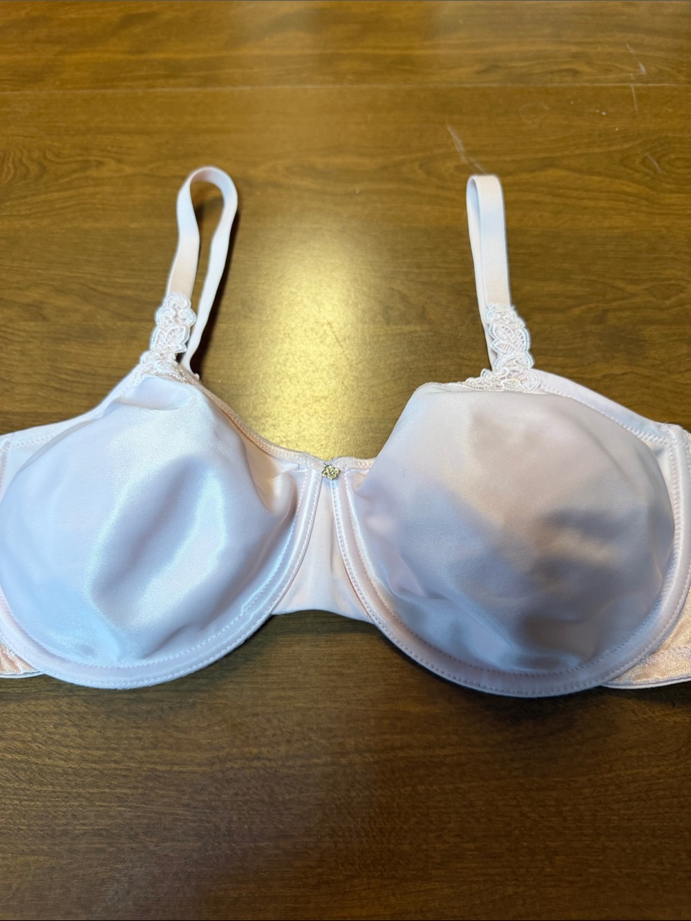 “Breezies” Blush underwire bra size 40C in excellent condition.
